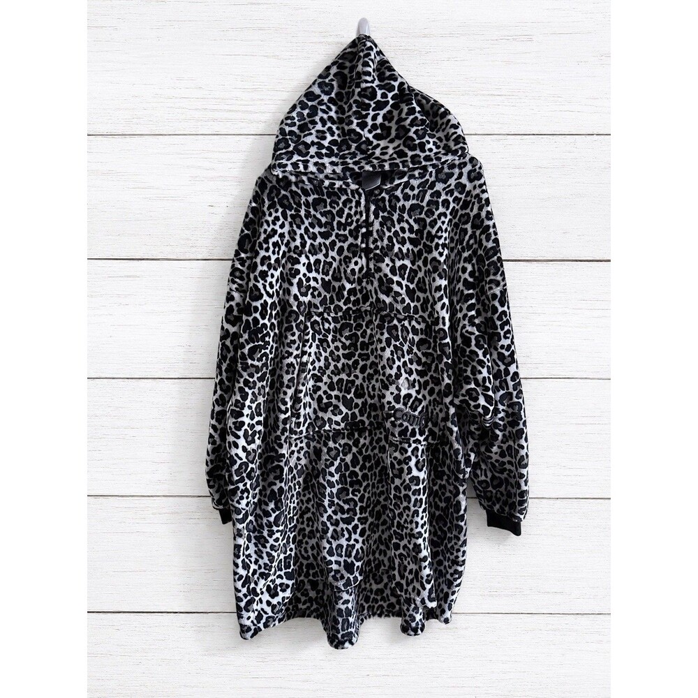 THE COMFY Oversized Microfiber Wearable Blanket : Light Snow Leopard Print Rare